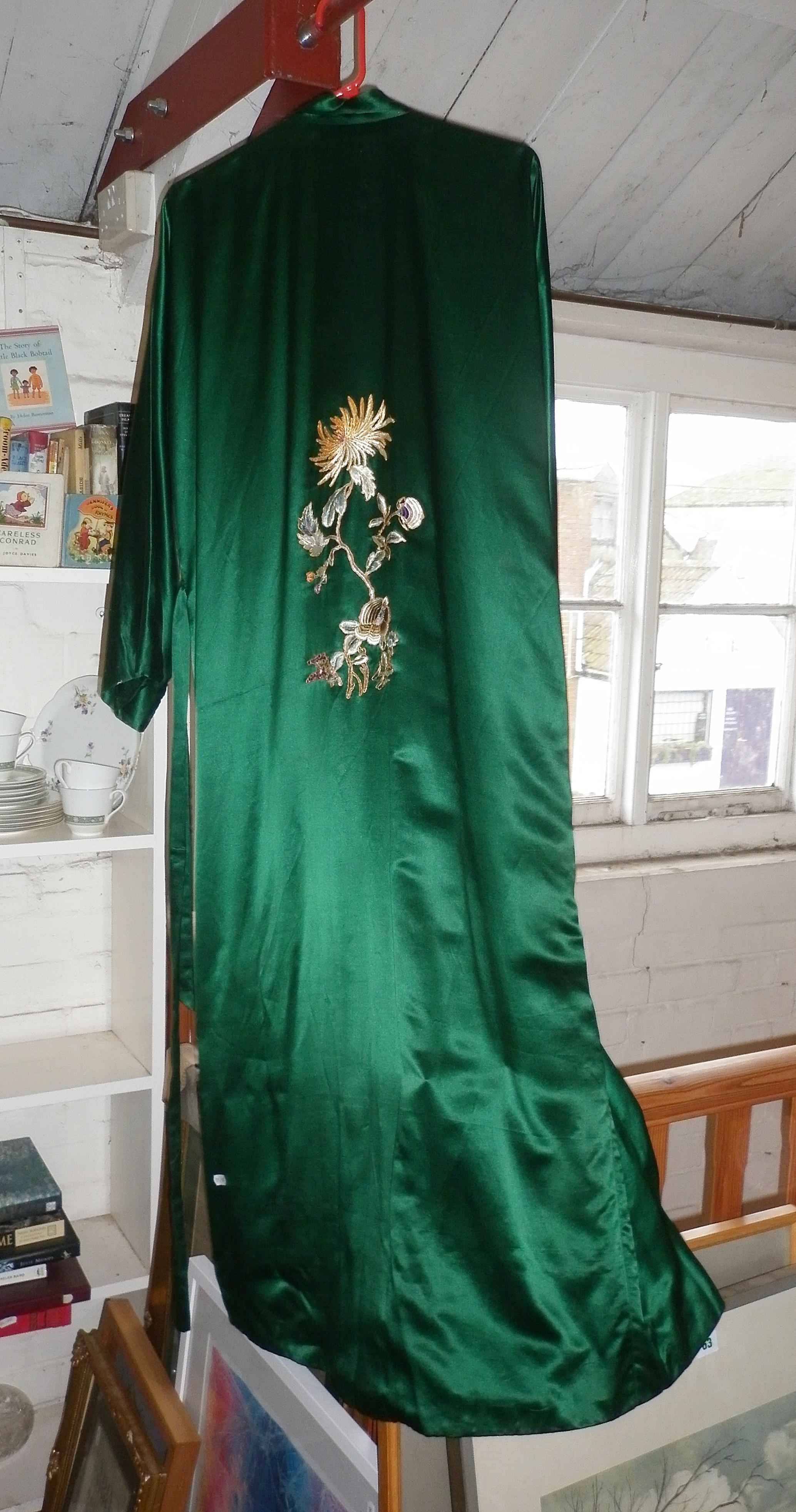 Vintage clothing: Oriental embroidered green silk kimono dressing gown - Image 2 of 2