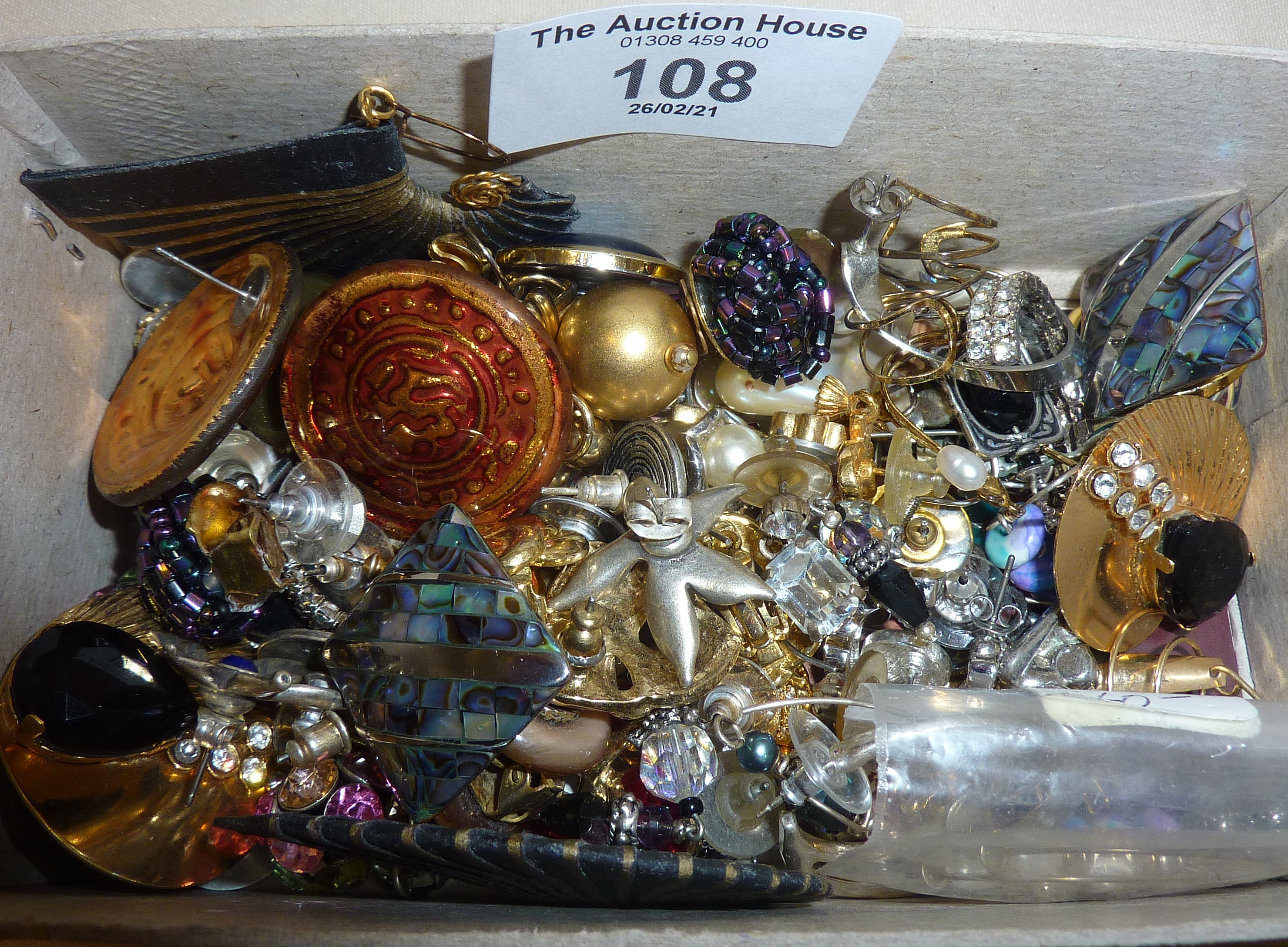 Assorted vintage earrings