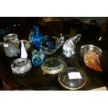 Collection of 15 glass paperweights, birds and animals inc. Langham badger and a Wedgwood glass