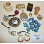 Mixed lot, inc. blue Venetian beads, mourning brooch with hair insert, Victorian locket, etc.