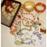 Mixed lot of early plastic vintage jewellery, inc. celluloid, bakelite and lucite A/F