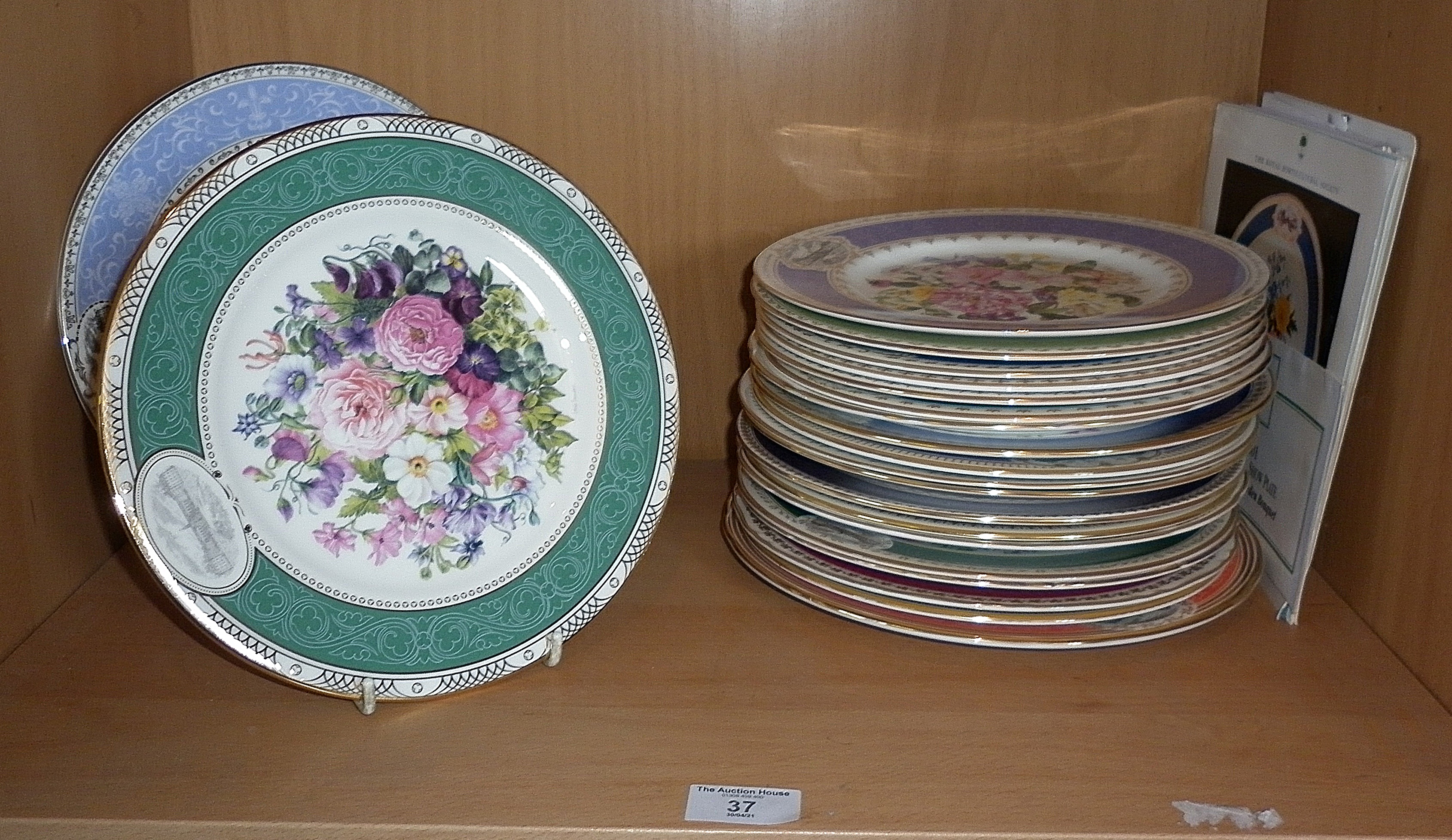 21 Chelsea Flower Show Wedgwood and Royal Doulton bone china plates (with COA's)