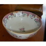 Chinese Qianlong famille rose bowl, 17.5cm diameter (chips to rim and hairline crack)