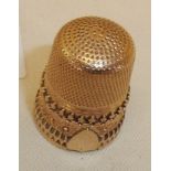 15ct gold thimble with vacant shield cartouche, approx. 7.5g