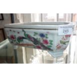 Chinese famille rose porcelain planter