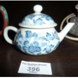 Chinese Guang Xu blue and white teapot