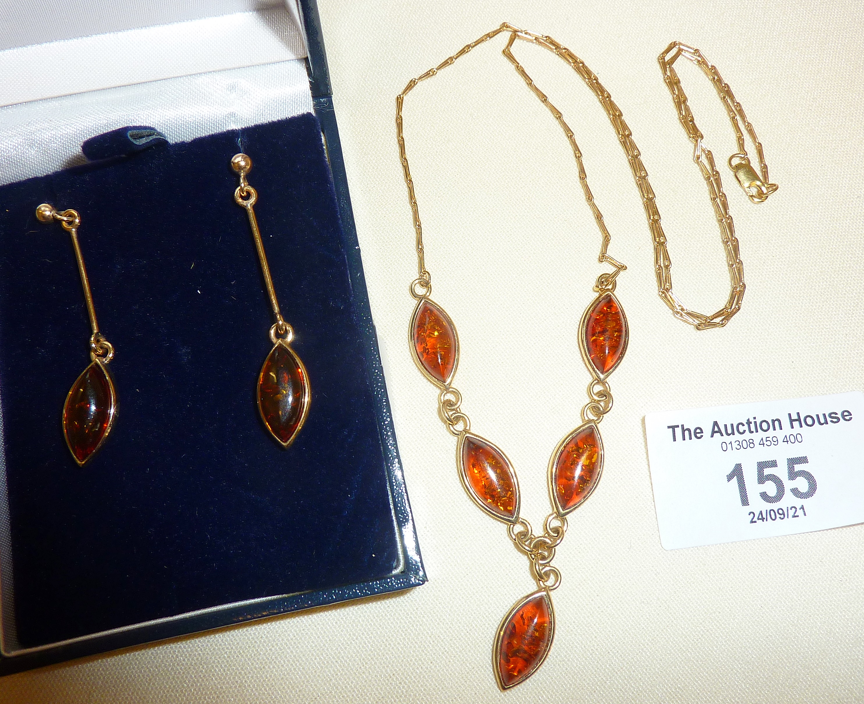 9ct gold and amber drop necklace, with matching pair of earrings