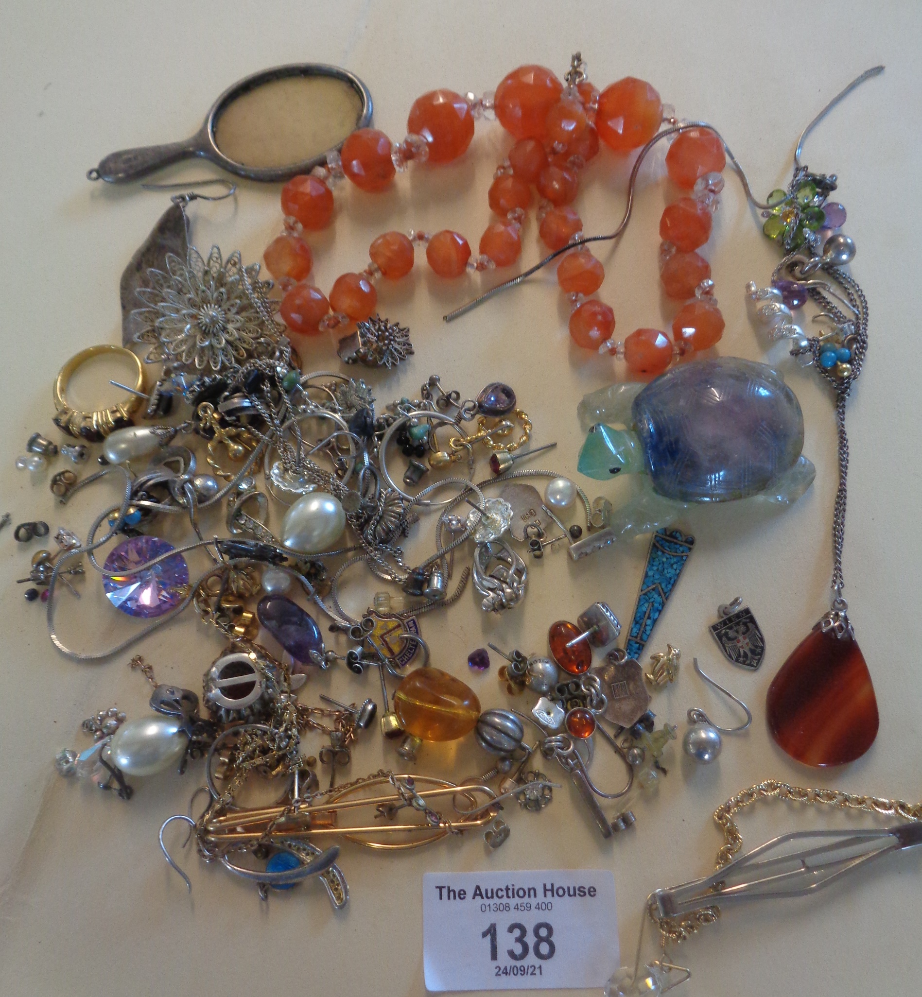 Tray of vintage and older jewellery, inc. silver