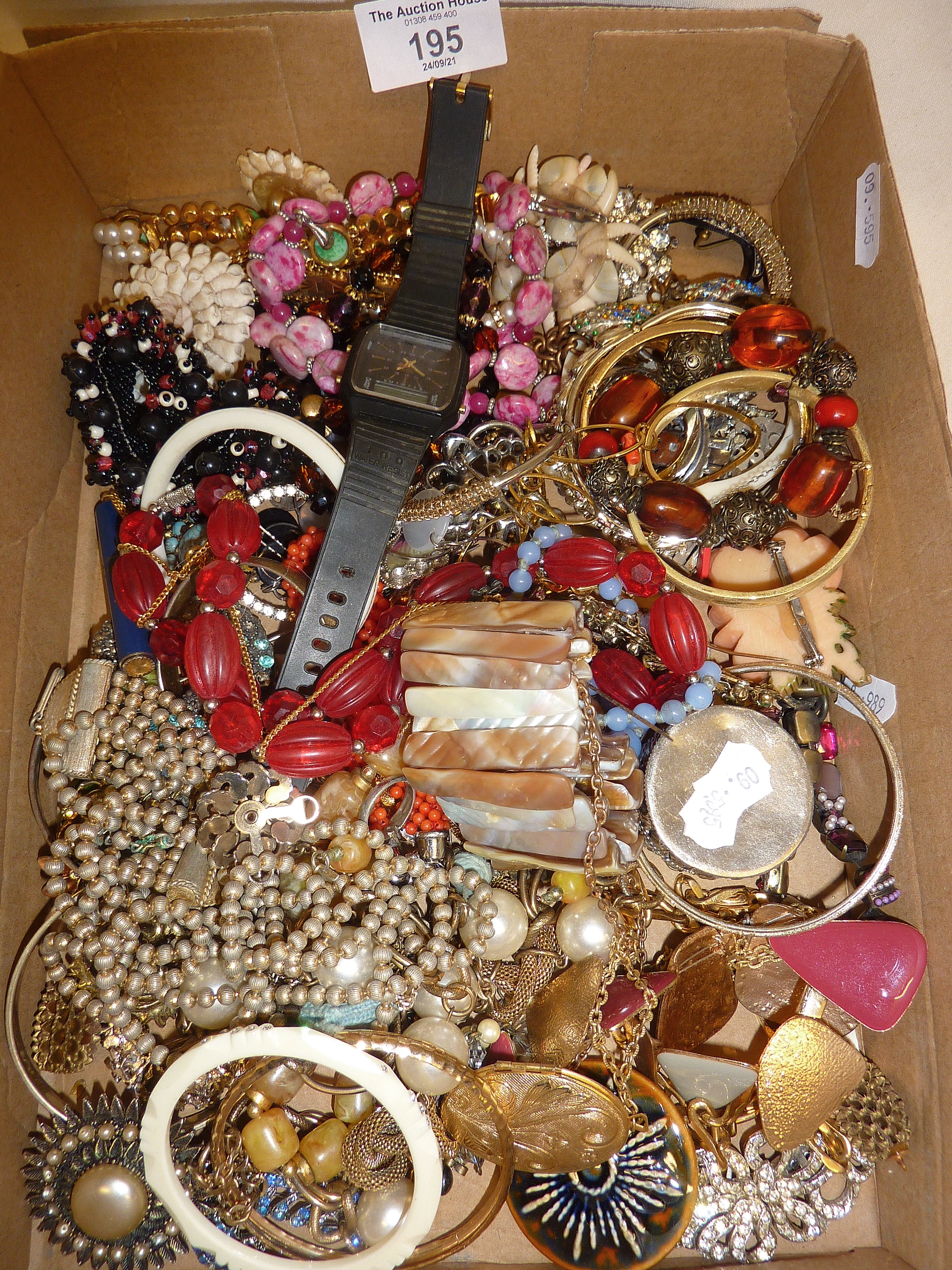 Good quantity of vintage costume jewellery, inc. fob chain