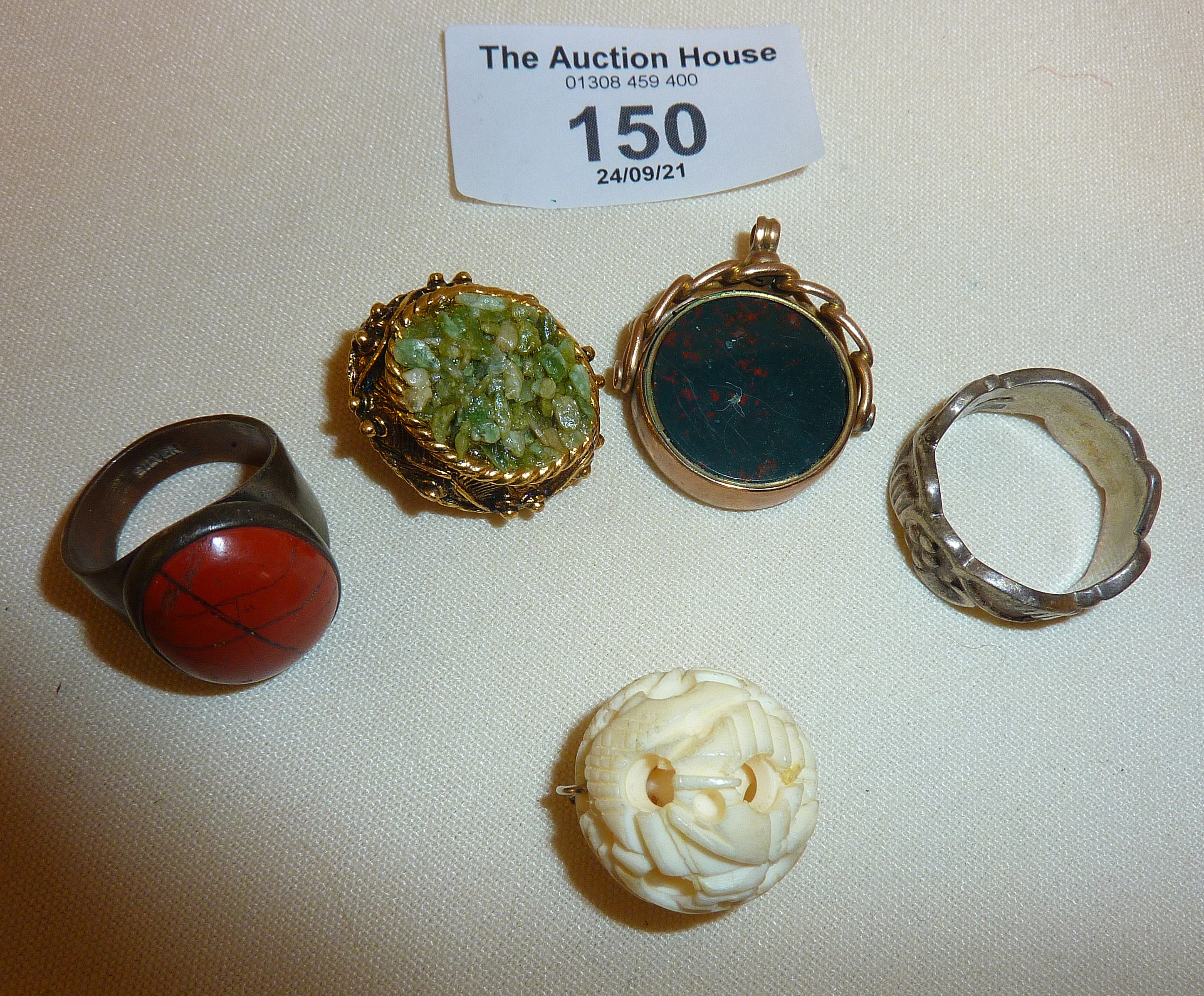 Silver rings, 9ct gold bloodstone fob (A/F), etc.