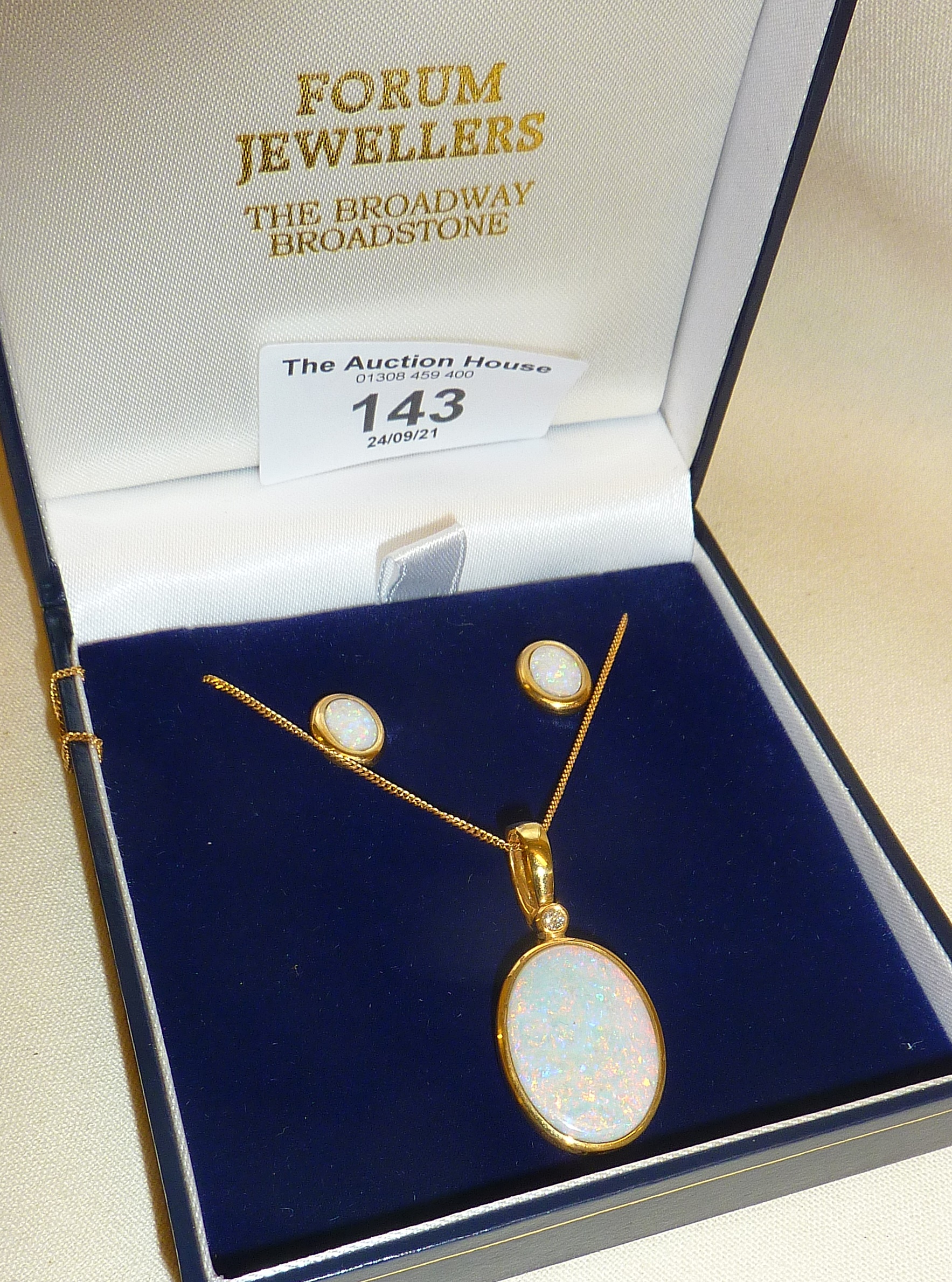 18ct gold necklace with opal pendant and 9ct pair of opal earrings