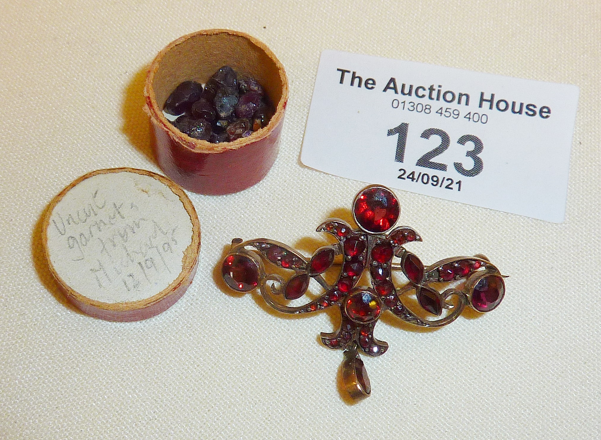 Brooch set with garnets and including some loose uncut garnets