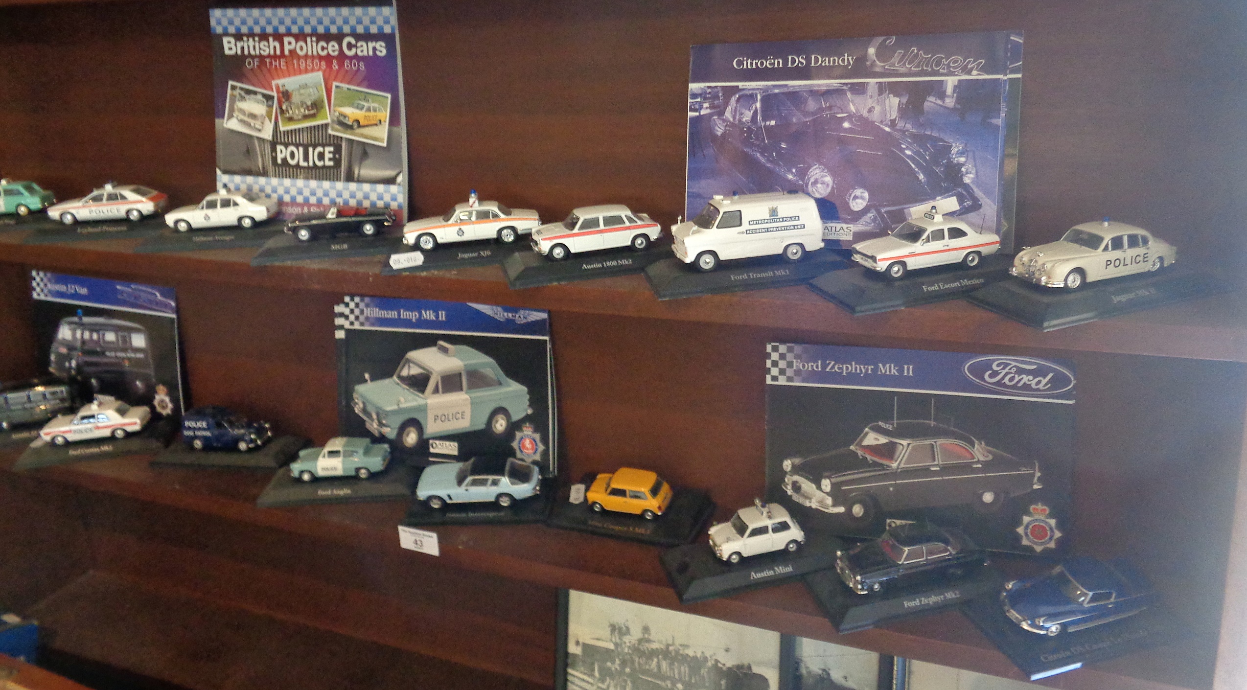 Collection of Atlas Edition diecast police cars (18)