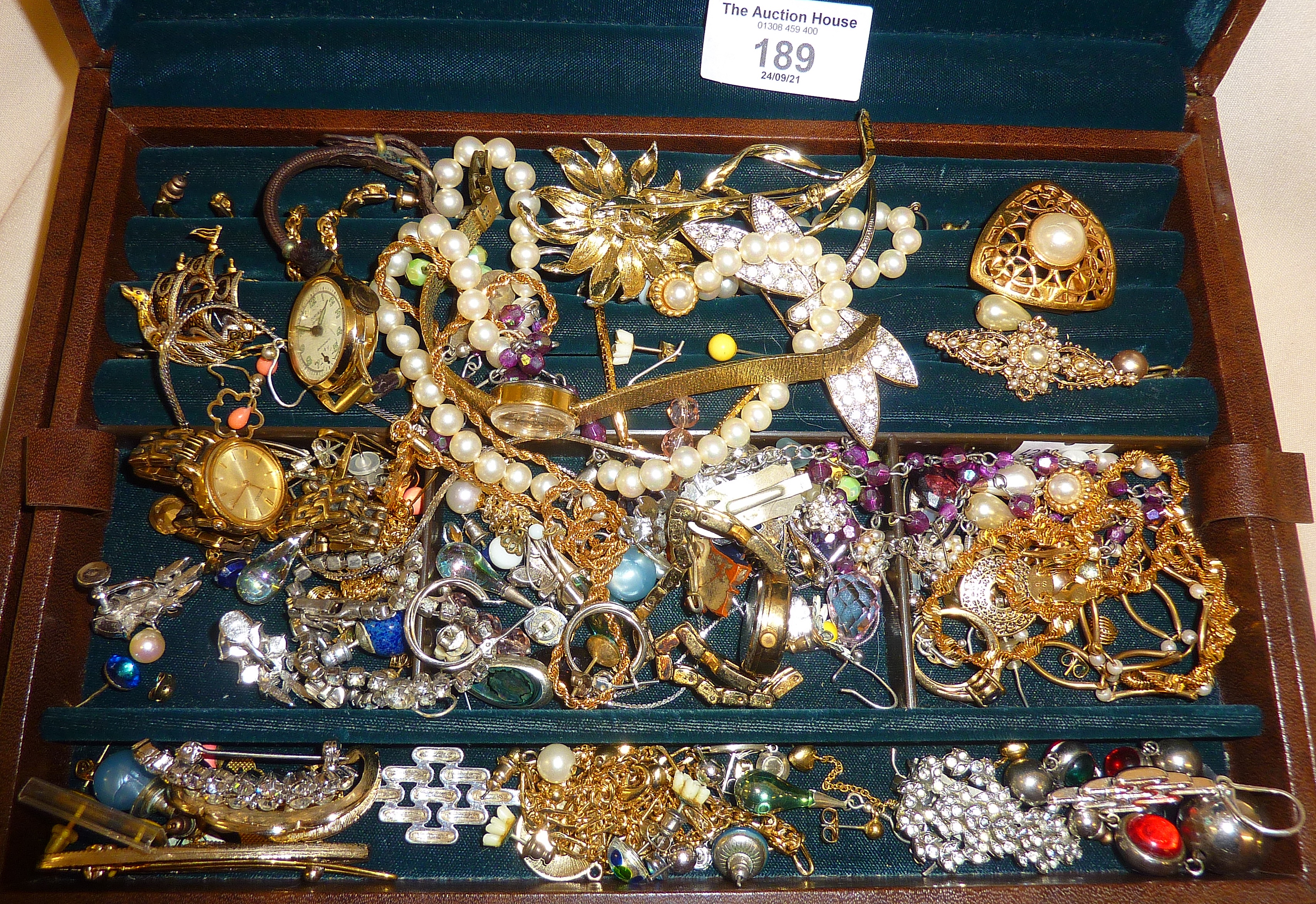 Vintage costume jewellery in box, inc. dress clips, earrings, necklaces, etc.