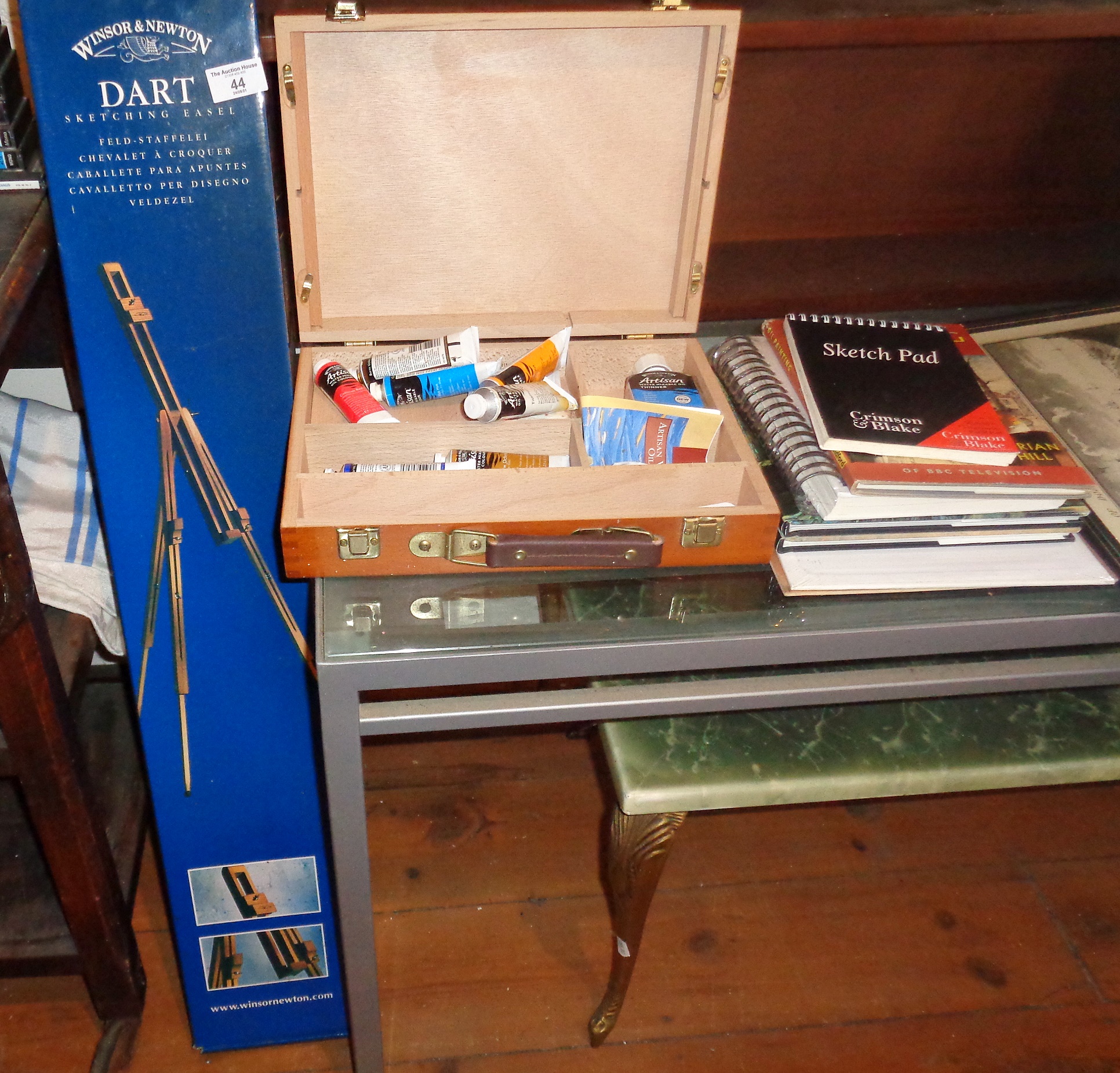 Windsor & Newton 'Dart' sketching easel and a paintbox, etc.