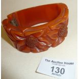 Art Deco carved amber bakelite or phenolic hinged bangle (not springing closed), approx 54g