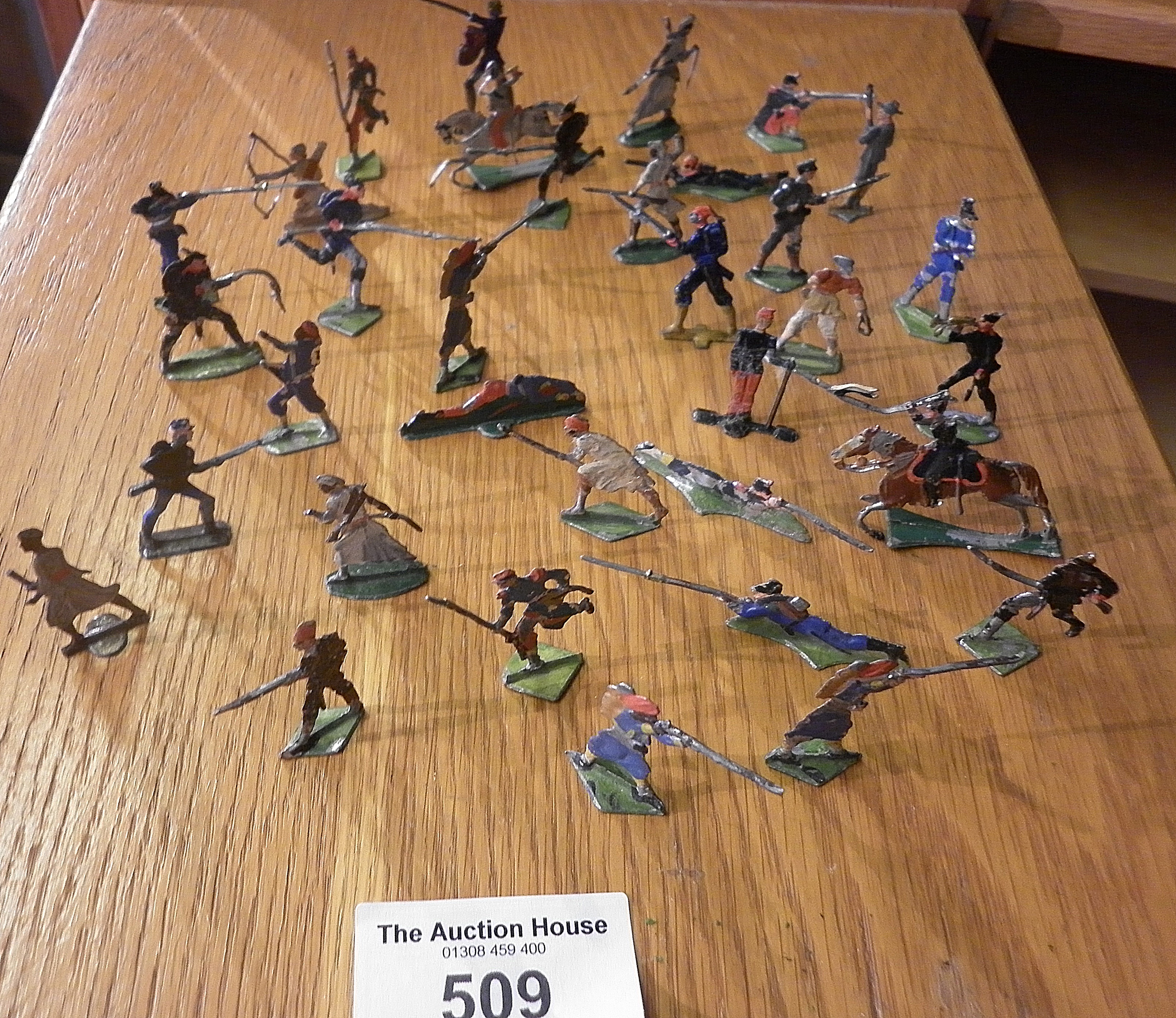 Assorted tin soldiers (flats) and figures