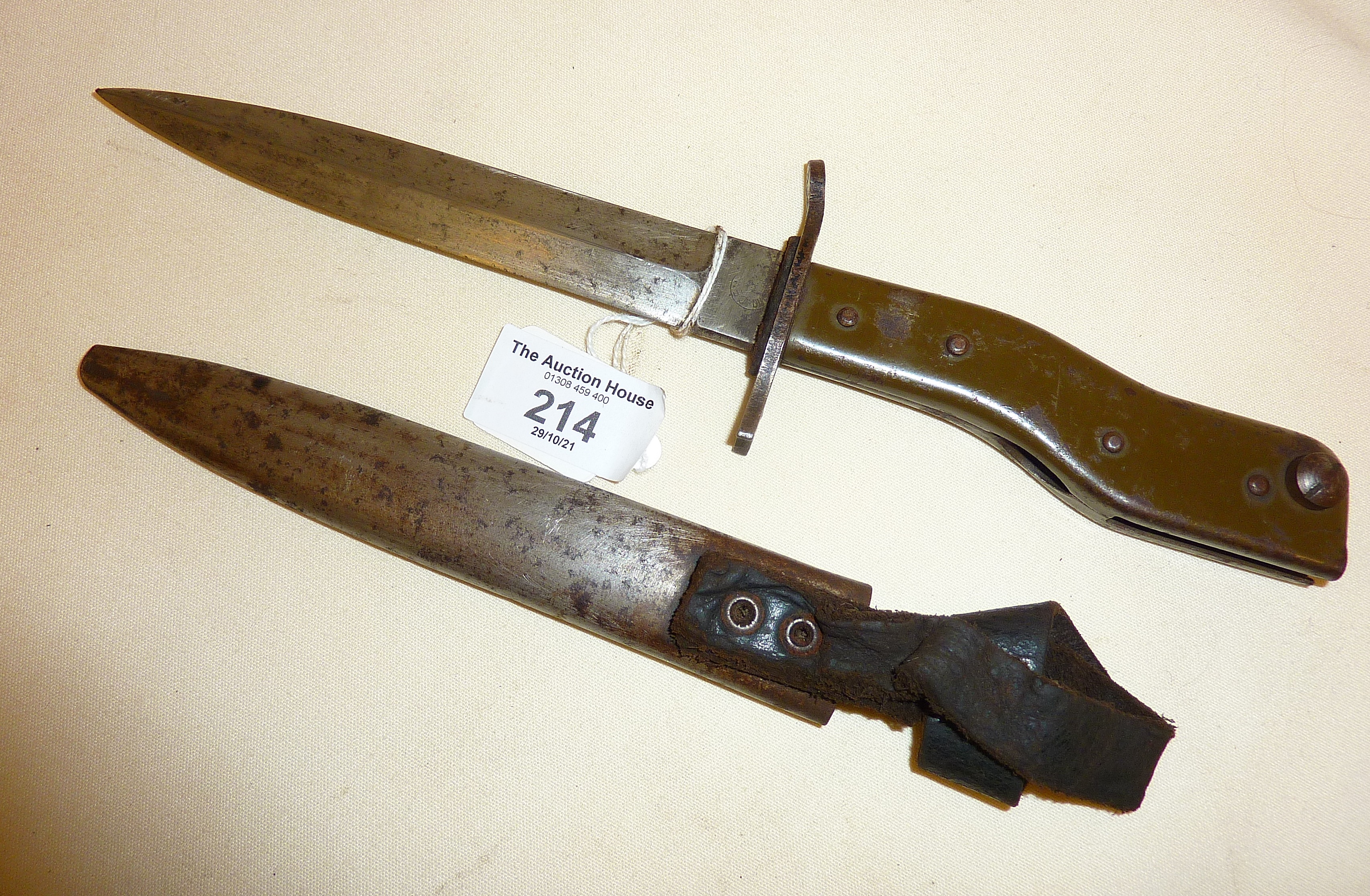 WW1 German trench bayonet/fighting knife, marked to blade as DRGM DEMAG DUISBURG, and measuring