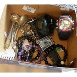 Costume jewellery and modern wrist watches