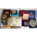 Various coins and commemorative crowns, inc. an Elkington boxed medallion celebrating the