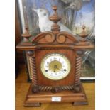 Edwardian mahogany cased mantle clock, English movement striking on a gong