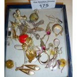 Assorted vintage jewellery, inc. agate and silver necklace and 9ct gold drop earrings