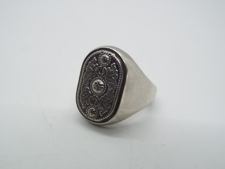 An Irish white metal dress ring, - Image 3 of 4