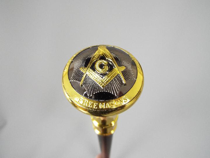 A walking stick with a Masonic handle logo - Image 4 of 4