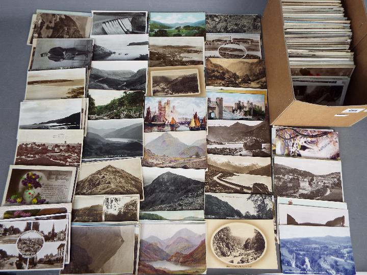 Deltiology - Over 500 early to mid period postcards covering UK,