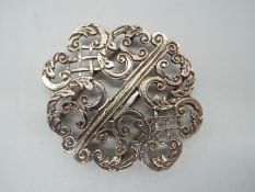 A Silver belt buckle