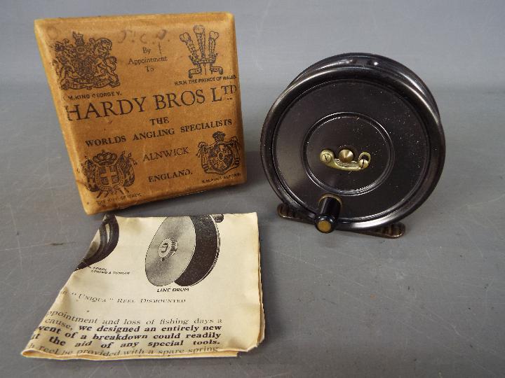 A vintage Hardy Bros Ltd 'Uniqua' 2 7/8" fly reel,