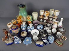 A mixed lot comprising ceramics to include Wedgwood, Royal Worcester, Oriental ceramics and similar,