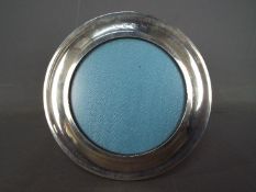 A circular Silver photo frame, 14.