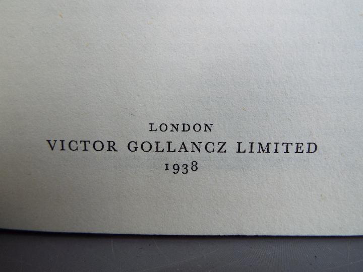 Du Maurier, Daphne - Rebecca, black cloth with gilt lettering, Victor Gollancz, - Image 3 of 5