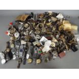 A large quantity of watch parts, wristwatches and similar.