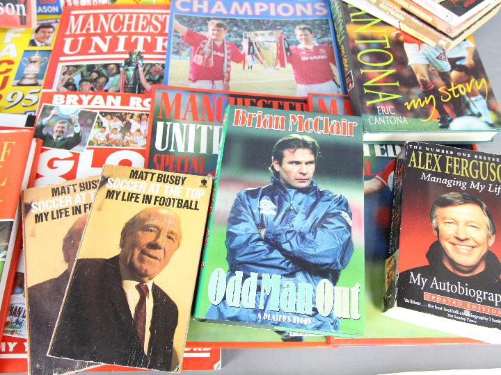 Manchester United - a box containing a good collection of books, various autobiographies, - Image 5 of 5