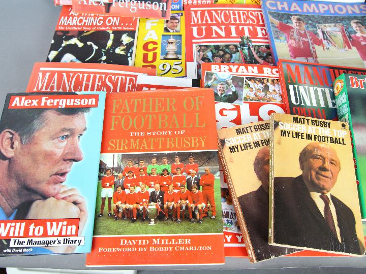 Manchester United - a box containing a good collection of books, various autobiographies, - Image 4 of 5