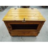 A good quality Collyer of Kettering rabbit hutch measuring approximately 59 cm x 76 cm x 64 cm.