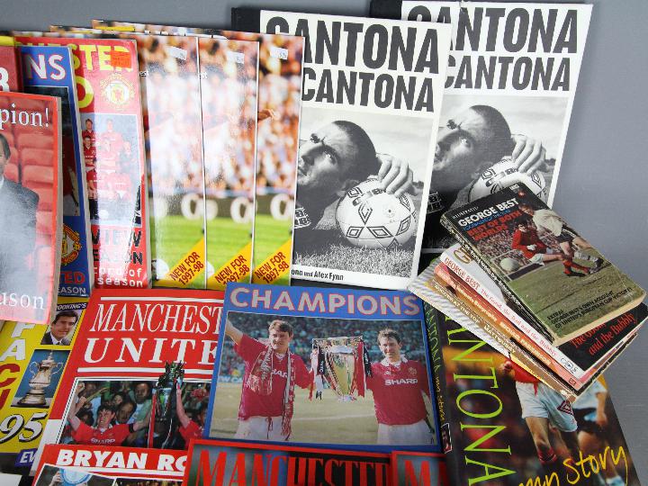 Manchester United - a box containing a good collection of books, various autobiographies, - Image 3 of 5