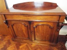 A good quality twin door sideboard measuring approximately 94 cm x 126 cm x 46 cm