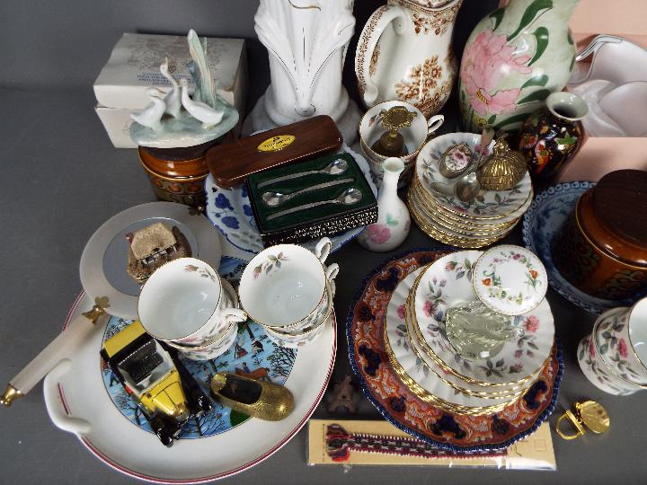 A mixed lot comprising ceramics to include Denby Greenwheat, Nao, Oriental, - Image 2 of 5