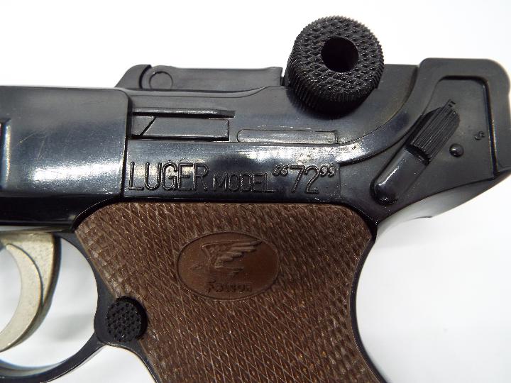 A vintage Japanese airsoft gun in the form of a Luger, model 72, by Falcon. - Image 4 of 5