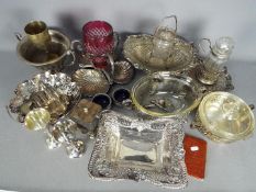 A mixed lot of plated ware.