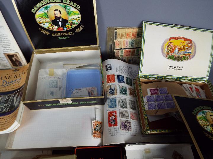 Philately - A collection of UK and foreign stamps, both loose and contained in albums. - Image 4 of 5