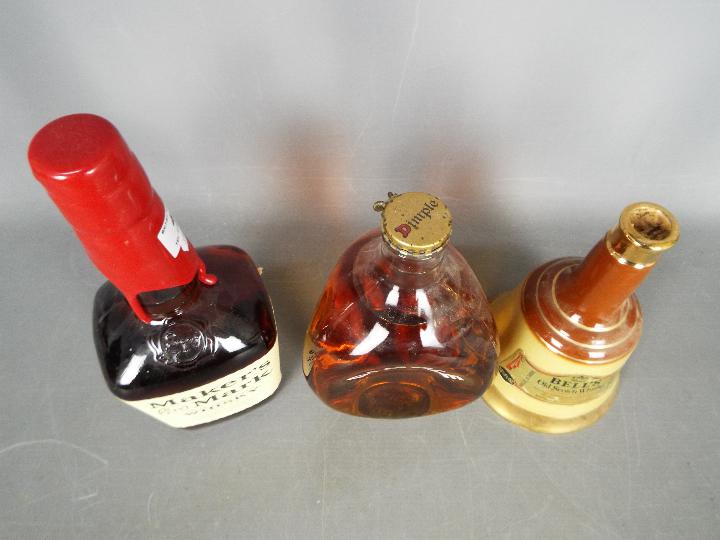 Lot to include a bottle of Haig Dimple (spring cap bottling), a 13⅓ fl oz Bell's blended whisky, - Image 2 of 2