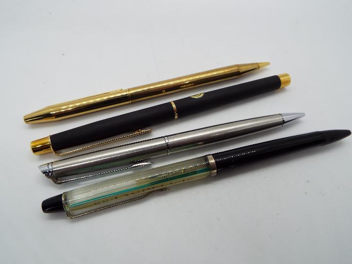 A collection of pens to include a Parker 61, a Parker 17, a Waterman's W5 with 14ct nib and similar. - Image 3 of 3