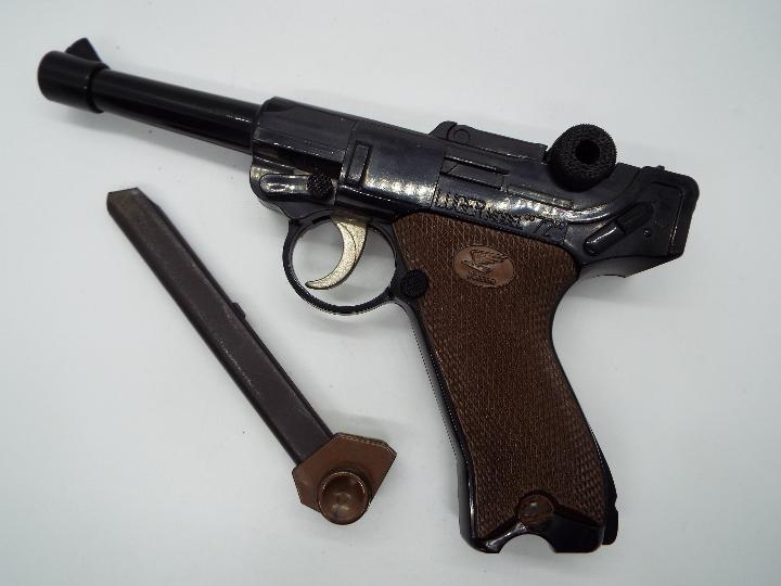 A vintage Japanese airsoft gun in the form of a Luger, model 72, by Falcon. - Image 3 of 5