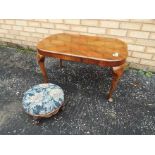 Furniture - A small wood coffee table an