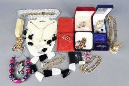 Costume Jewellery - a quantity of costum