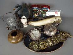 A mixed lot comprising metal ware to inc